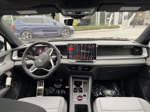 New 2026 Volkswagen Tiguan SE R-Line AWD/4WD image 18