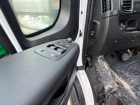 Used 2025 RAM ProMaster 2500 w/ Premium Convenience Group image 15