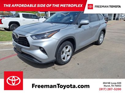 Used 2023 Toyota Highlander LE