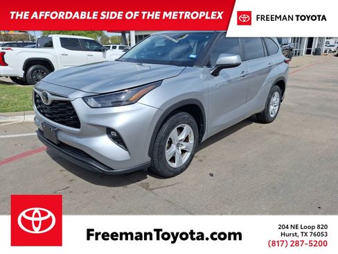Used 2023 Toyota Highlander LE image 1
