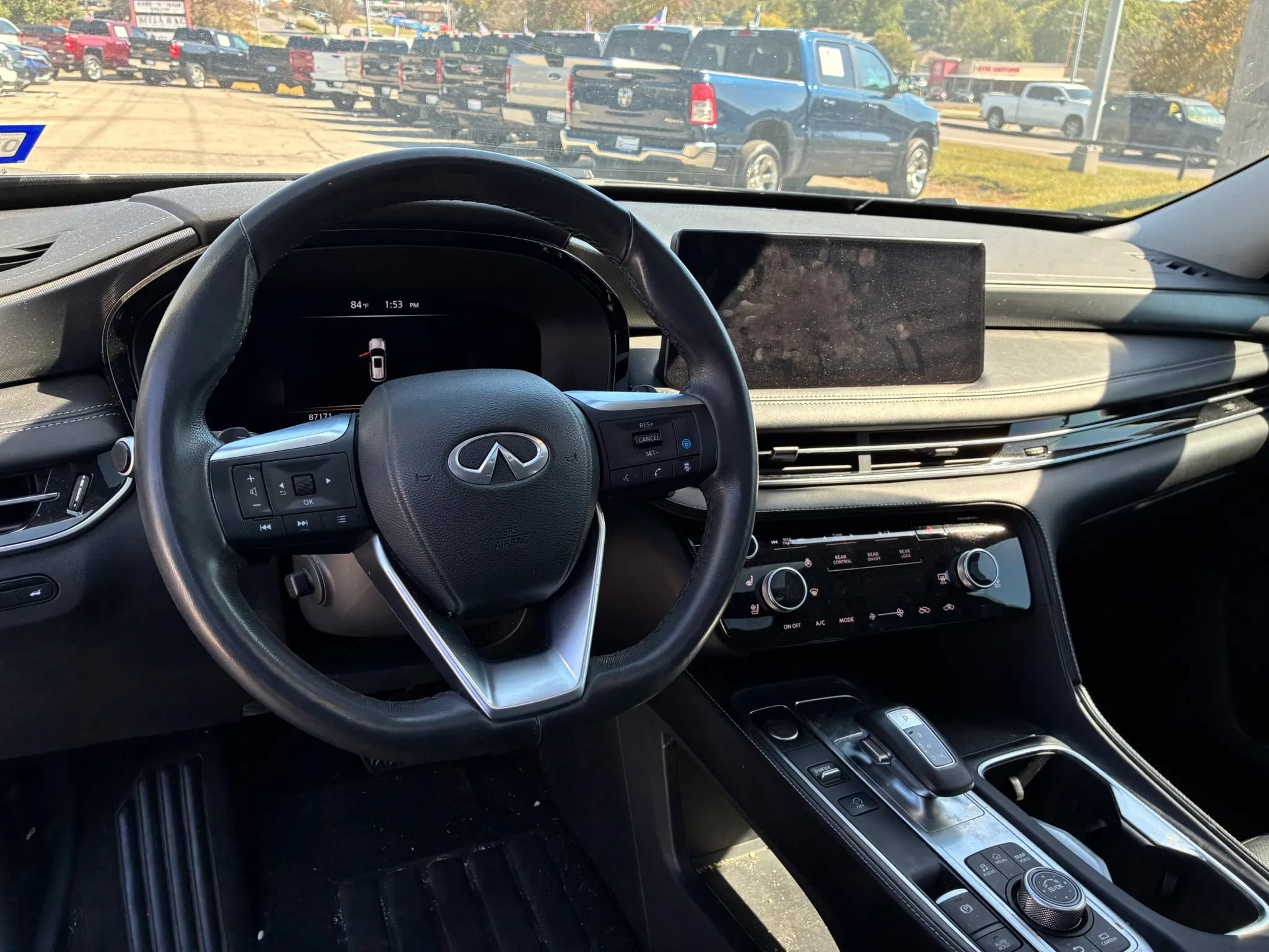 Used 2023 INFINITI QX60 Luxe FWD image 4