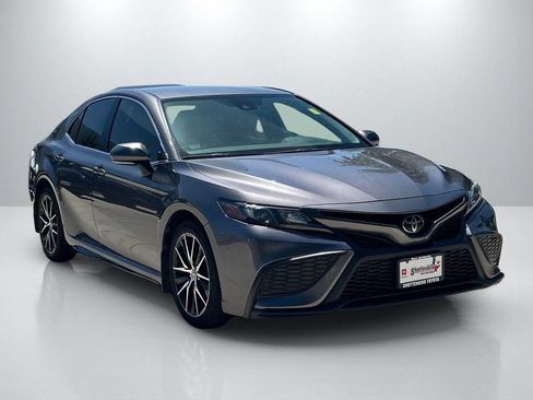 Used 2023 Toyota Camry SE FWD image 3