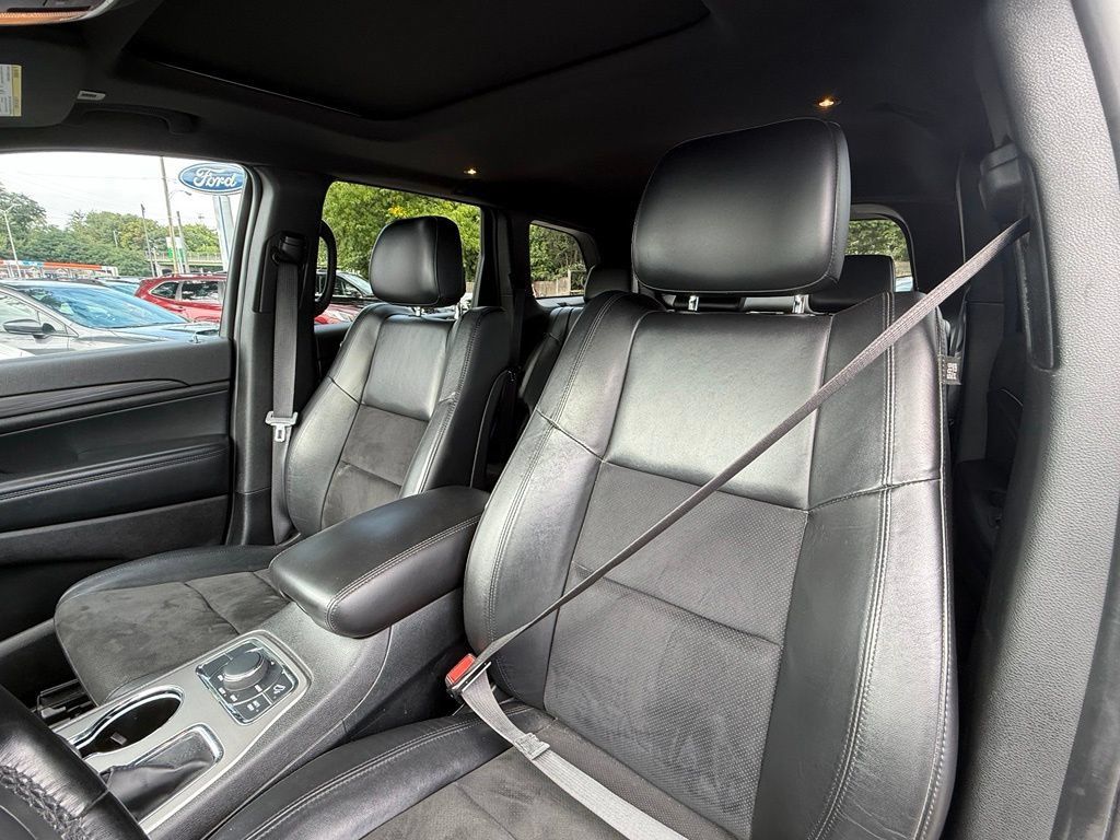 Used 2022 Jeep Grand Cherokee Laredo X AWD/4WD image 22