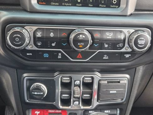 Used 2021 Jeep Wrangler Unlimited Rubicon 4xe w/ Cold Weather Group AWD/4WD image 19