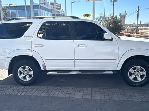 Used 2005 Toyota Sequoia SR5 image 6