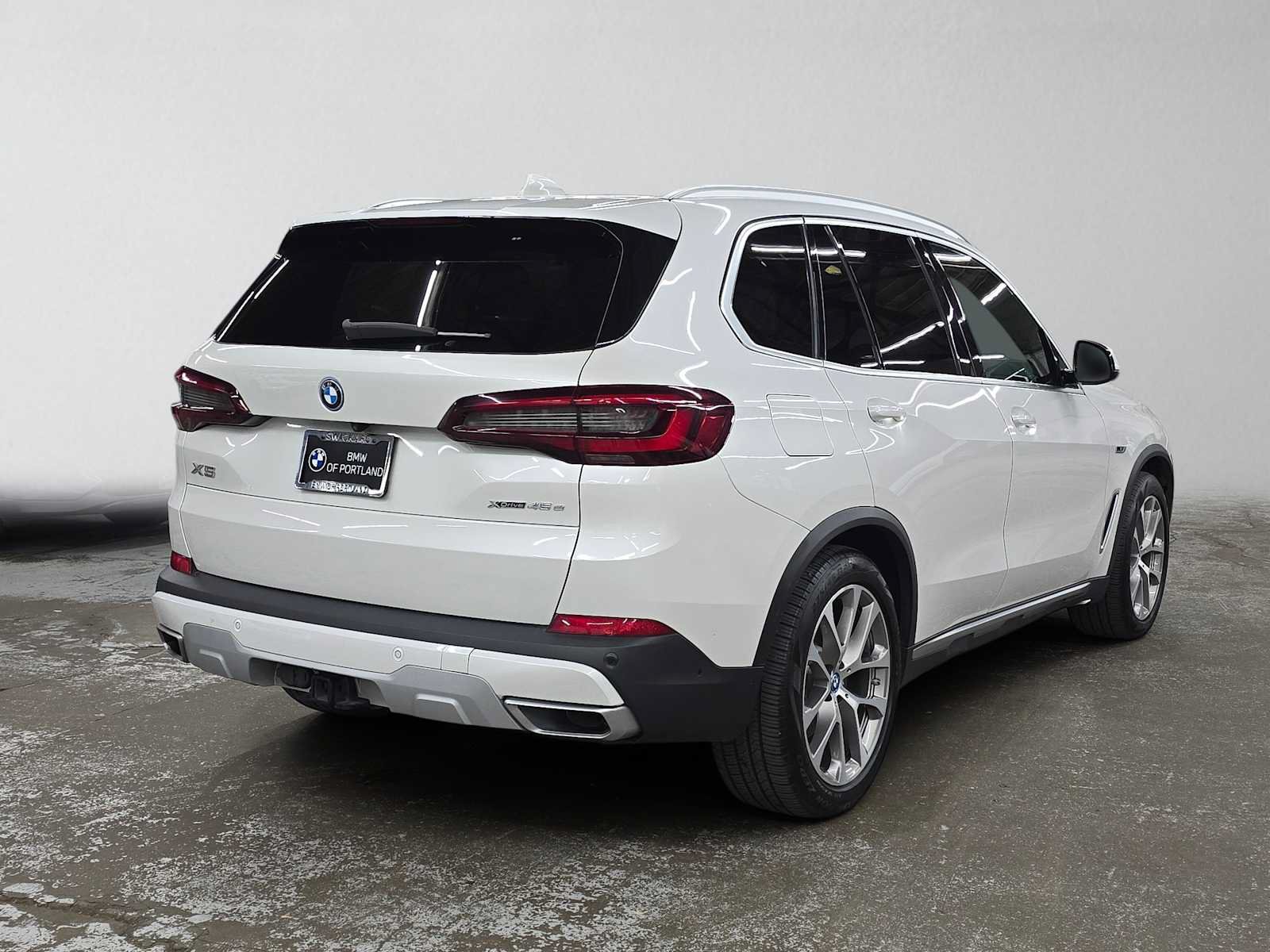 Used 2022 BMW X5 xDrive45e w/ Climate Comfort Package AWD/4WD image 3