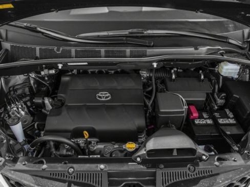 Used 2016 Toyota Sienna SE image 13