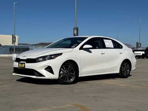 Used 2024 Kia Forte LXS image 3