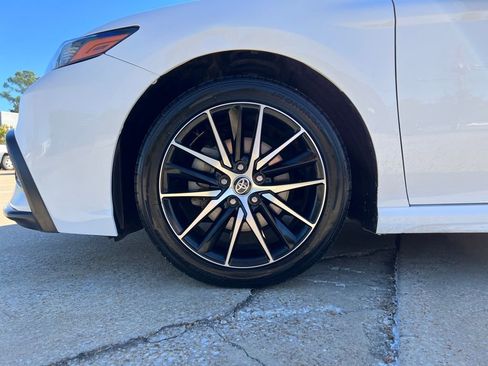 Used 2022 Toyota Camry SE image 15