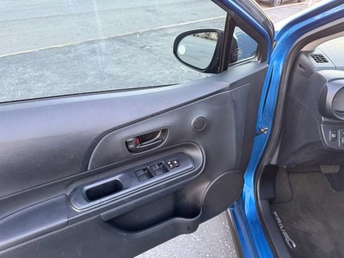 Used 2018 Toyota Prius C One image 14