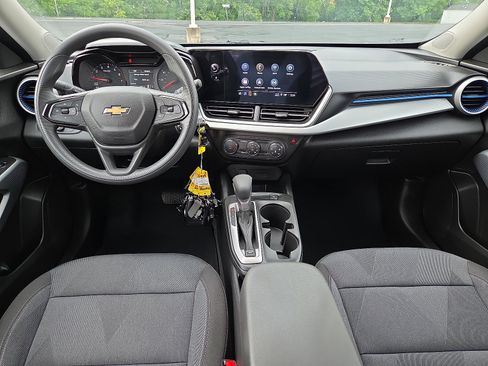 Used 2025 Chevrolet Trax LS FWD image 23