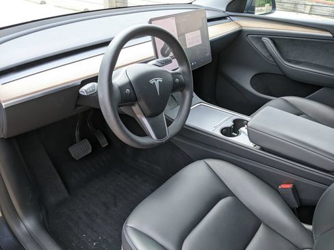 Used 2024 Tesla Model Y Long Range AWD/4WD image 8