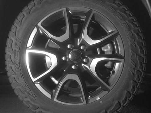 Used 2025 Jeep Compass Trailhawk AWD/4WD image 13