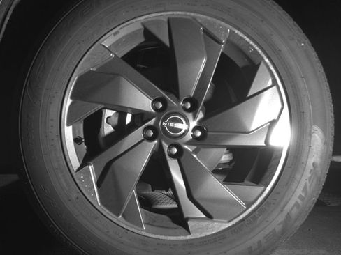 Used 2025 Nissan Rogue SV FWD image 15