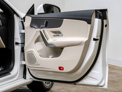 Used 2025 Mercedes-Benz CLA 250 4MATIC image 38