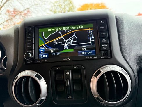 Used 2011 Jeep Wrangler Unlimited Rubicon w/ Connectivity Group image 19