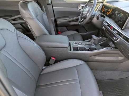 Certified 2025 Kia Sorento X-Line EX AWD/4WD image 12