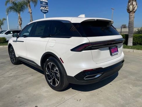 New 2026 Lincoln Nautilus Premier image 3