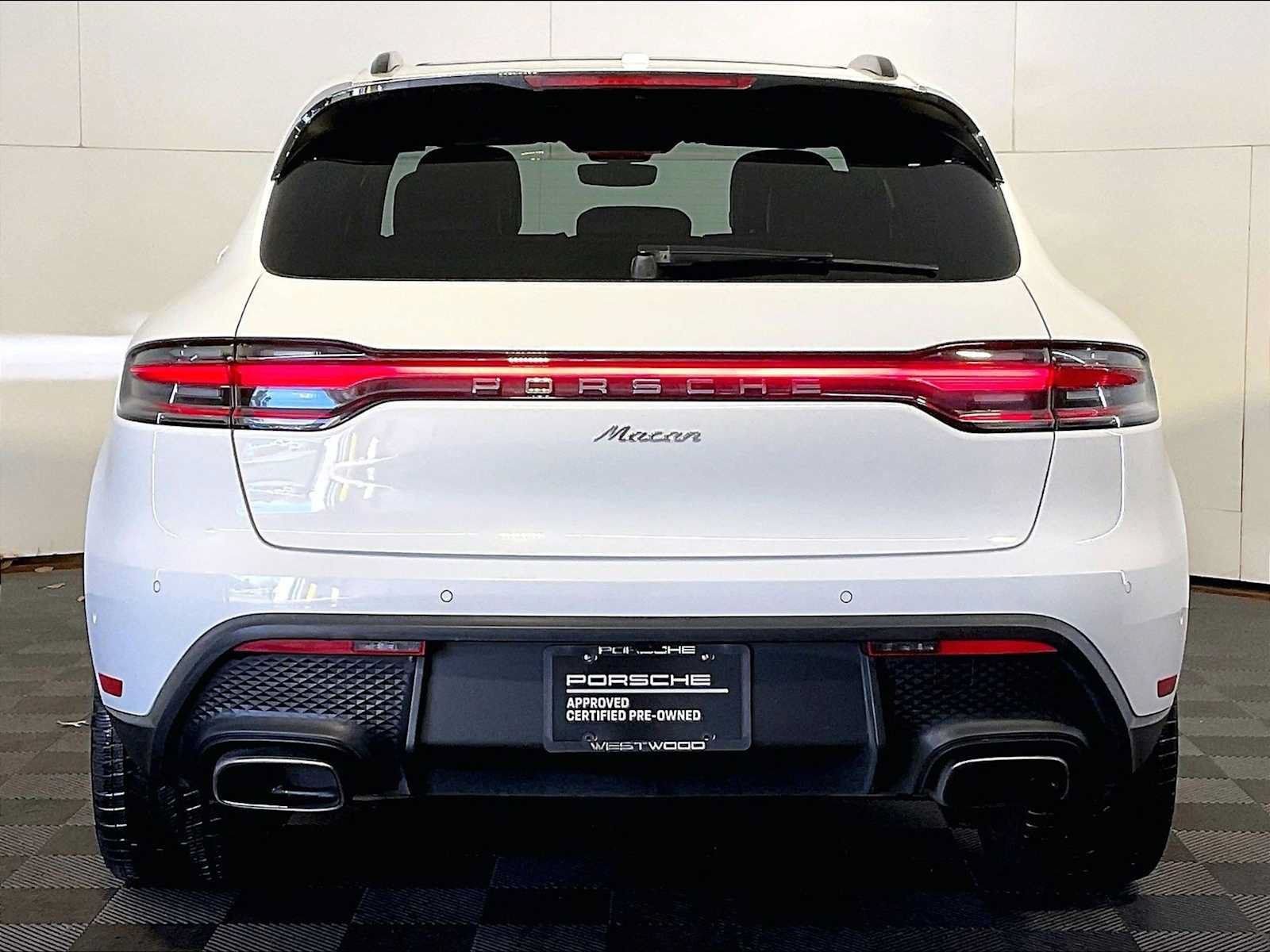 Certified 2023 Porsche Macan AWD/4WD image 6