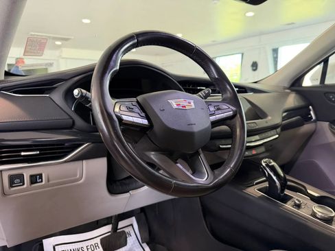 Used 2020 Cadillac XT4 Premium Luxury FWD image 8