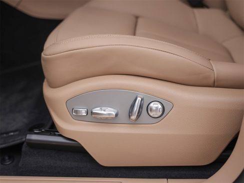 Used 2025 Porsche Macan image 15