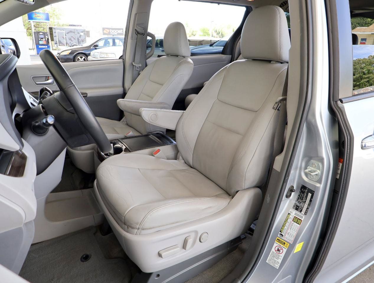 Used 2015 Toyota Sienna XLE FWD image 14