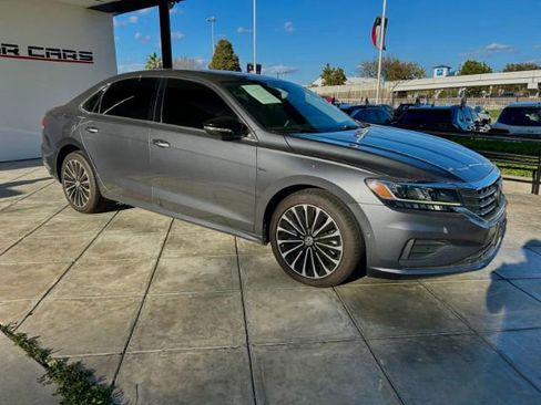 Used 2022 Volkswagen Passat 2.0T image 5