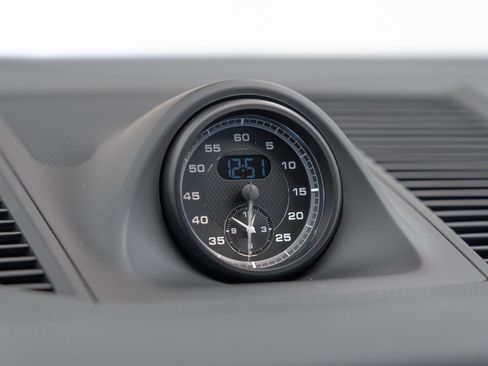 Certified 2025 Porsche Macan image 24