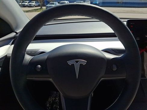 Used 2024 Tesla Model Y Performance image 22