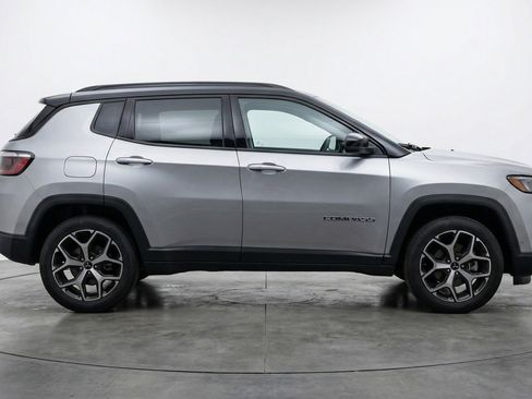 Used 2025 Jeep Compass Limited image 11