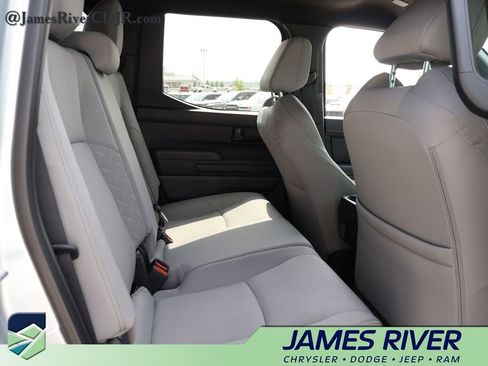 Used 2024 Toyota Tacoma SR5 AWD/4WD image 12