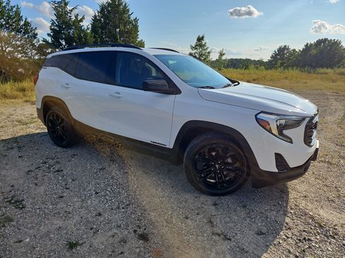 Used 2019 GMC Terrain SLE w/ Black Edition FWD image 2