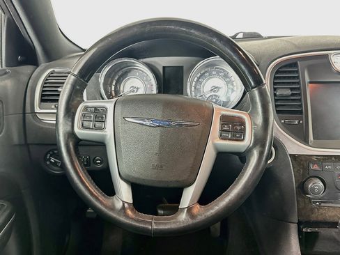 Used 2014 Chrysler 300 C RWD image 18