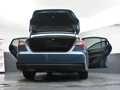 Used 2025 Toyota Camry SE w/ Convenience Package image 29