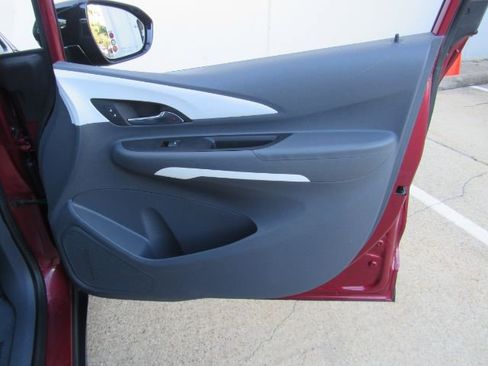 Used 2020 Chevrolet Bolt LT image 17