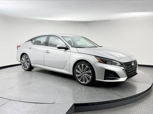 Used 2023 Nissan Altima 2.5 SL FWD image 9