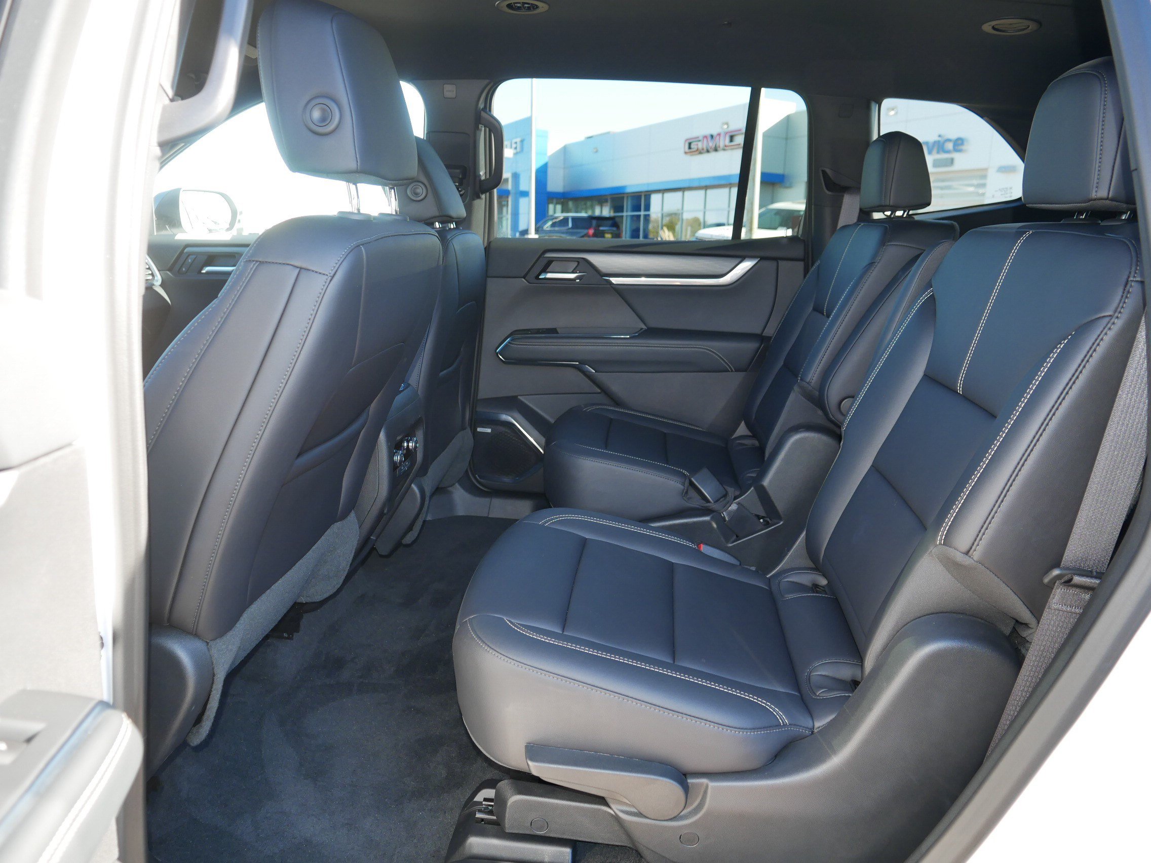 Used 2026 GMC Acadia Elevation w/ Elevation Premium Package AWD/4WD image 34
