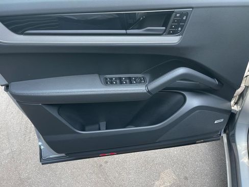 New 2025 Porsche Cayenne image 24