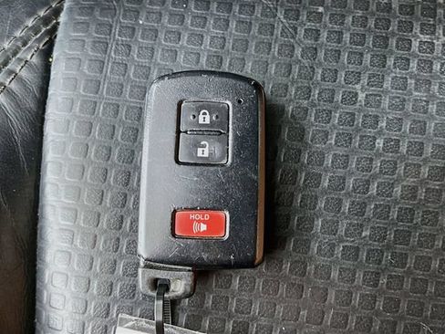 Used 2018 Toyota Tacoma TRD Off-Road AWD/4WD image 12