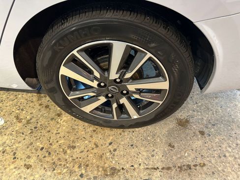 Used 2025 Nissan Versa SV FWD image 29
