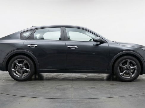 Used 2025 Kia K4 LXS image 11