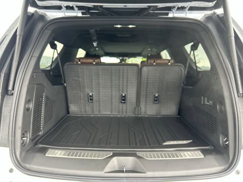 New 2026 Chevrolet Suburban High Country w/ Sun And Tow Package AWD/4WD image 18