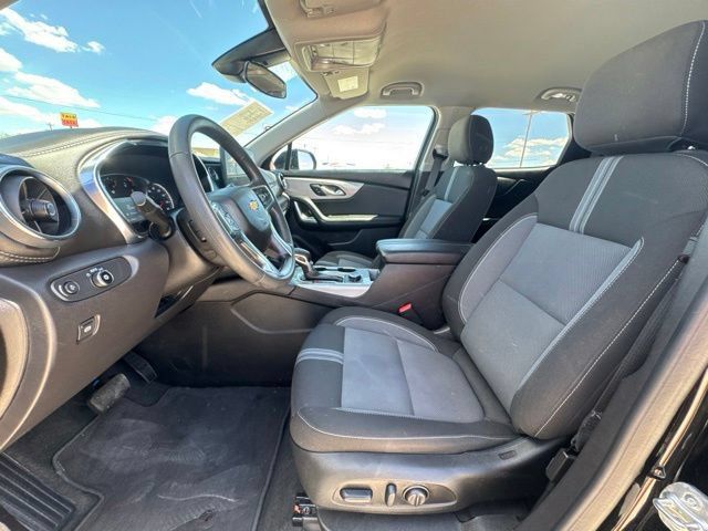 Used 2025 Chevrolet Blazer LT FWD image 2