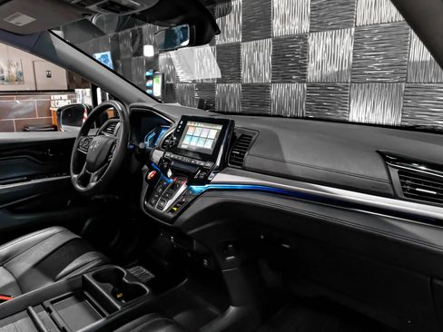 Used 2023 Honda Odyssey Touring image 14