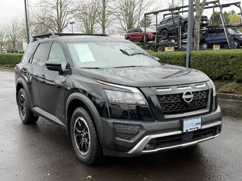 Used 2023 Nissan Pathfinder Rock Creek image 2
