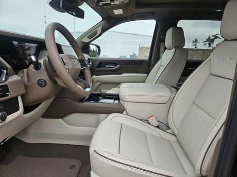 New 2026 GMC Yukon Denali w/ Sun & Power Step Package image 12