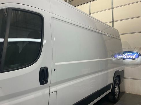 Used 2023 RAM ProMaster 2500 FWD image 5