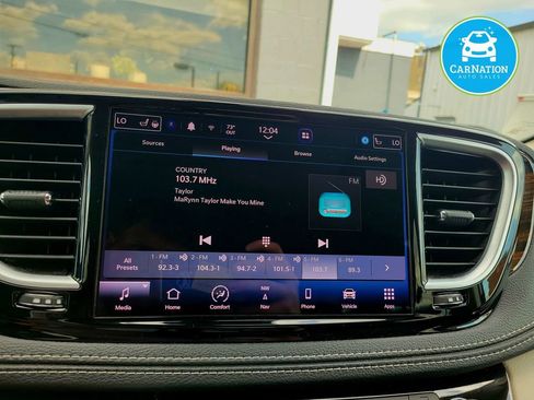 Used 2023 Chrysler Pacifica Limited image 20