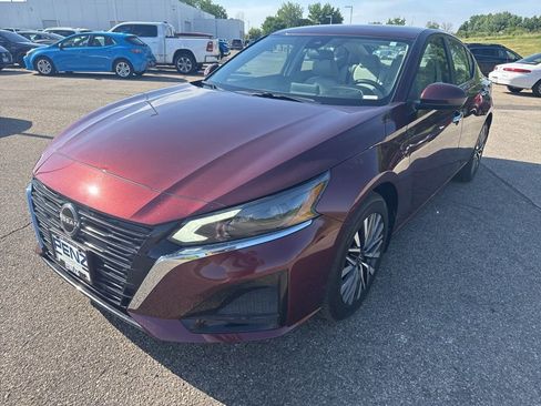 Used 2023 Nissan Altima 2.5 SV AWD/4WD image 3