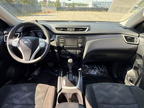 Used 2016 Nissan Rogue SV FWD image 3